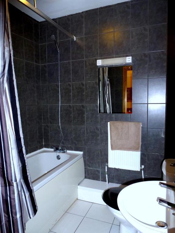 קולצ'סטר Riverside Hotel חדר תמונה