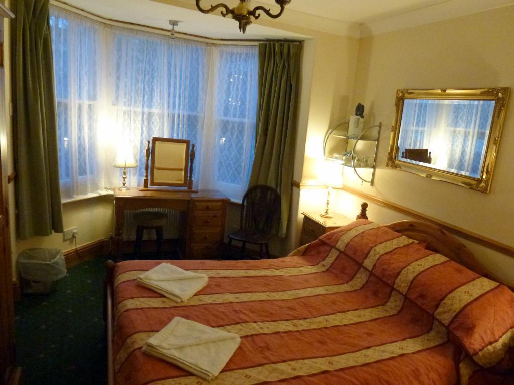 קולצ'סטר Riverside Hotel חדר תמונה